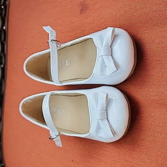 Children's Place Girls White Dress Shoe - Picture 4 of 6